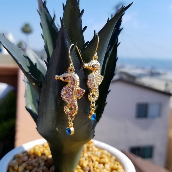 Seahorse Earrings - Picture 1 of 6